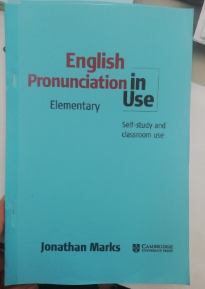Jonathan Marks (2007), English Pronunciation in Use (Elementary), Cambridge University Press